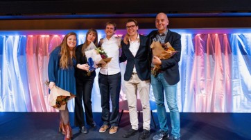 FD-podcast Achter gesloten deuren wint Podcast Award 2022