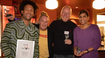 Paul Manuel (Dept) krijgt Coq de Grand Honneur tijdens GVR Hanendiner