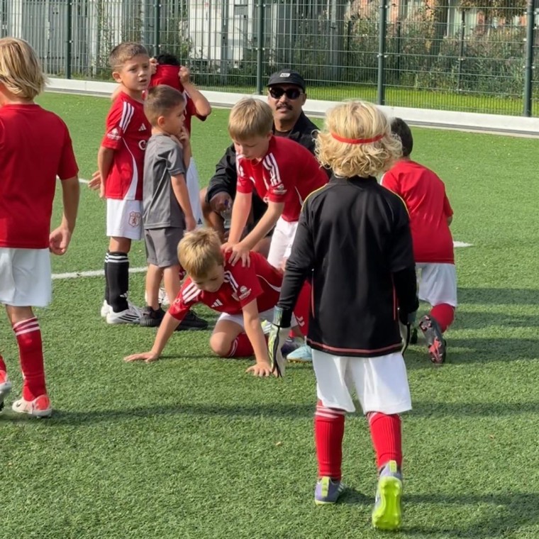 Nando de guppenvoetbalcoach