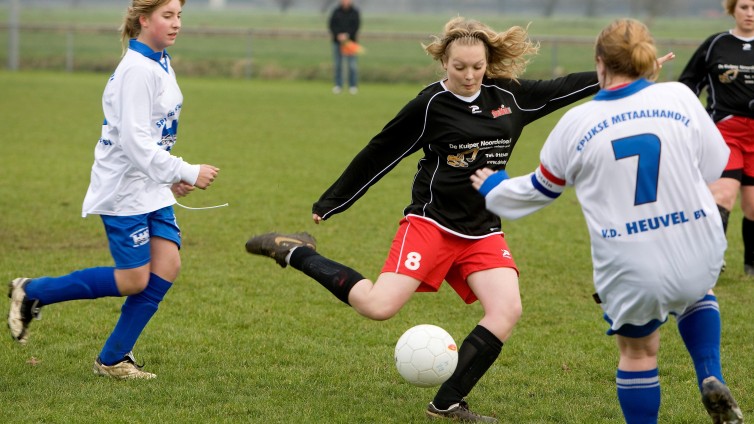 Meisjesvoetbal bij SteDoCo in Hoornaar