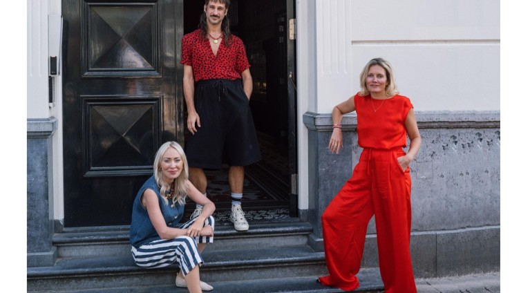 V.l.n.r. Hollie Loxley, Armando Potter en Simone Moessinger van 72andSunny Amsterdam