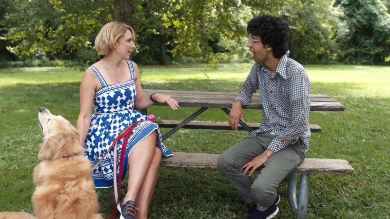 Still uit Connected, host Latif Nassers mond valt open