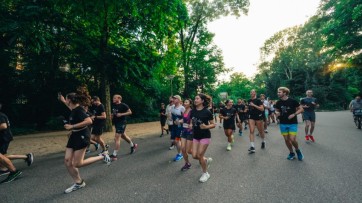 Datingapp Happn koppelt singles run aan online vervolgcampagne