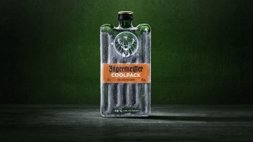 Jägermeister mikt op consumptie bij festivals en barbecues met kunststof fles