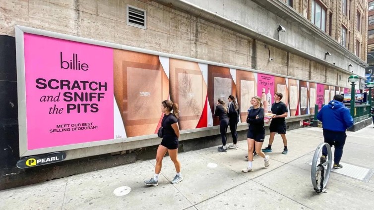 Een van de favoriete OOH-uitingen van Sharon de Graaf en Brenda Waegemaekers van Dawn