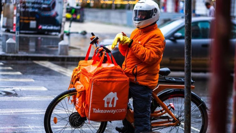 Het is eten of gegeten worden in de wereld van de maaltijdbezorgplatforms 