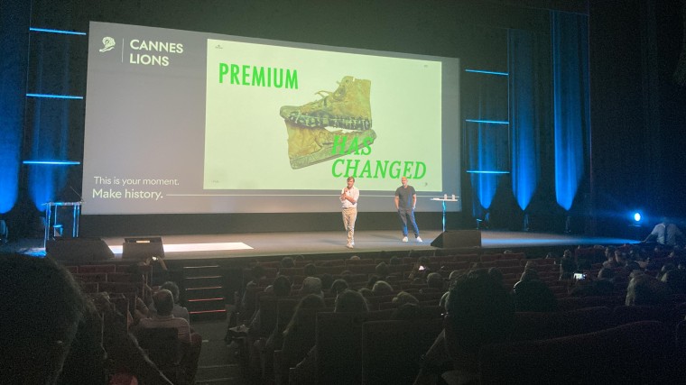 Bram Westenbrink (Heineken) en Bruno Bertelli (Publicis) on stage in Cannes