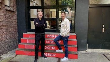 Wie in 2025 nog denkt dat branding en performance marketing gescheiden werelden zijn, loopt achter'