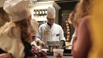 Kinderkookboek Jumbo zet jeugdhelden in om kids de keuken in te krijgen