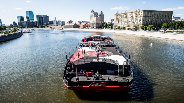 BudBoat in Moskou