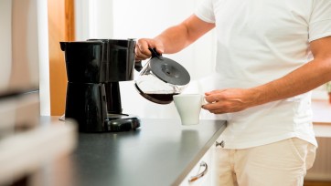Consument betaalt tussen 0,07 en 0,47 cent voor een kopje koffie thuis
