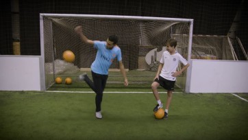 ING tikt 100 duizend aan met Youtube-abonnees op ‘ING Only Football’