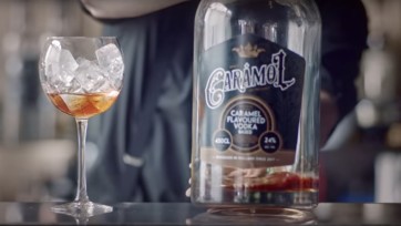 Michiel Mol lanceert wodkakarameldrankje Caramol na geslaagde crowdfundingcampagne