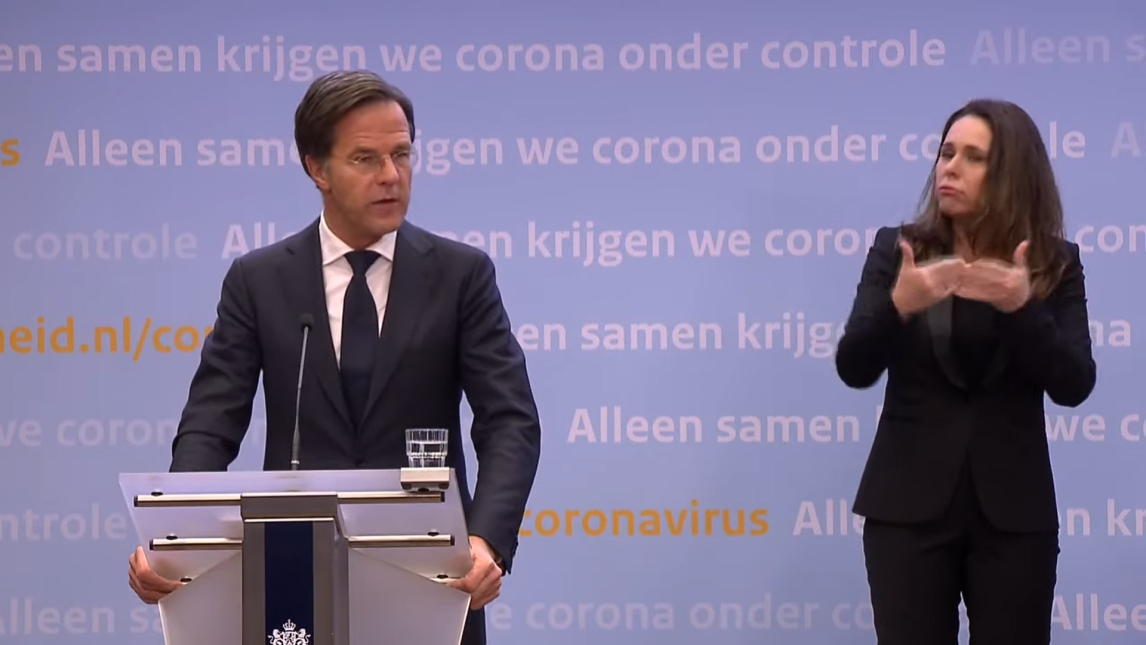 Mark Rutte tijdens de 'directieve' persco over de avondklok