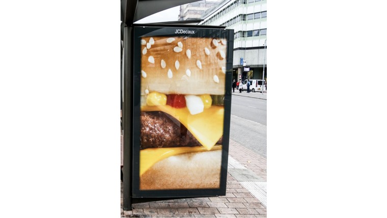 'Jij en ik weten dat dit geen normale hamburger is, dit is een McDonald's hamburger'