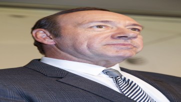 Waarom de PR-spin van Kevin Spacey zo pijnlijk en schadelijk is