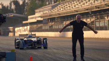 Viral van de week: Stuntman doet backflip over rijdende Formule E-wagen