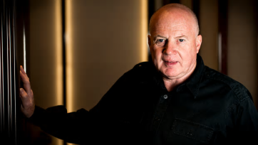 Is Kevin Roberts een domoor?