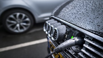 NLE opent snellaadstations voor auto's