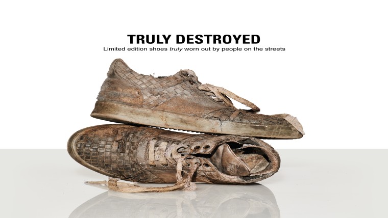 Leger des Heils reageert met 'Truly Destroyed'-campagne op kapotte sneakers van Balenciaga